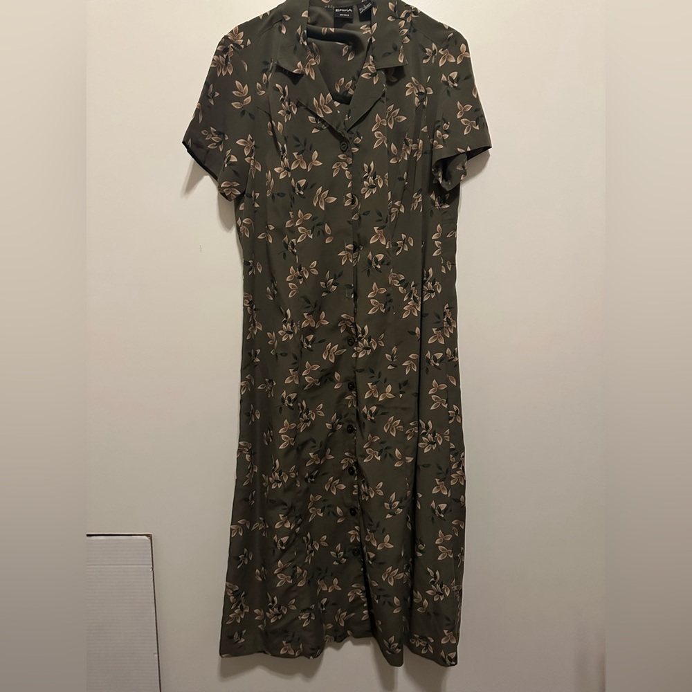 Vintage button down Green floral maxi dress in perfect condition